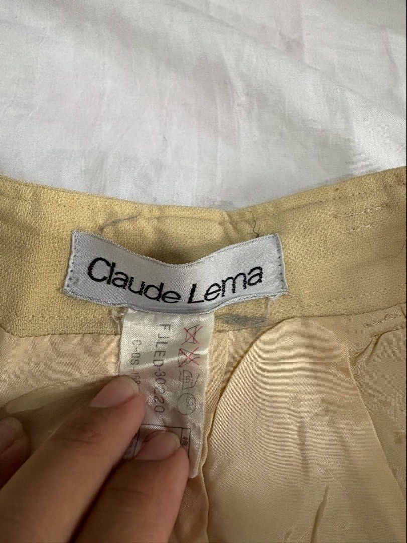 Claude Lema Beige Wide Leg Trousers (Category: Other Bottoms) located in Taguig. Submitted by amiwear (Listing ID 1445014012, Image 2). Description: - Beige wide leg trousers from Claude Lema - High waisted design - Zip and button closure - Pleated front detail - Made from a comfortable linen blend fabric - Versatile for casual or smart casual outfits Size: Small to Medium RFS: Declutterring Condition: 7/10 still in good condition Mode of Payment