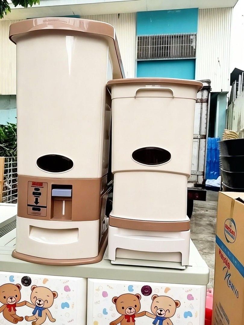 Clean Club Rice Master Dispenser 28kls (Category: Food Organization & Storage) located in Manila. Submitted by onlineshoppersph (Listing ID 1444957410, Image 1). Description: Pick Up: 999 mall phase 2 Pwede CASH ON DELIVER via LALAMOVE (shoulder nyo FEE lalamove) Resellers are welcome PM for inquiries.