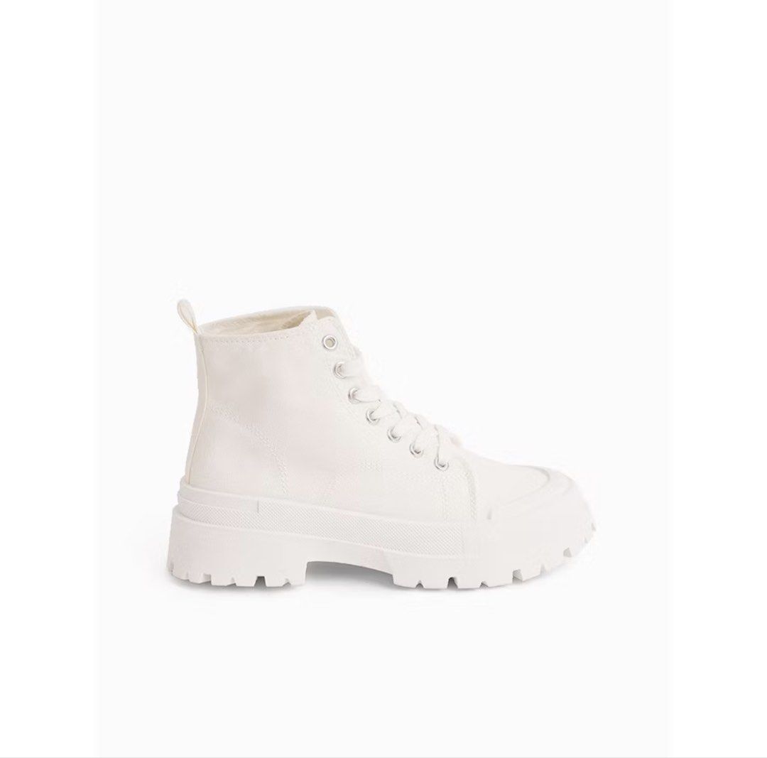 CLN White Canvas Lace-up Chunky Platform Boots (Category: Boots) located in Manila. Submitted by epicpenguin_b92a77 (Listing ID 1445025289, Image 2). Description: Lace Up Sneakers — ₱200 only! (orig. ₱514) ✨ used once for svt con, but it’s a bit dusty. I can wash it before delivery. ✨ size 37 DM for more pics/details 💌.