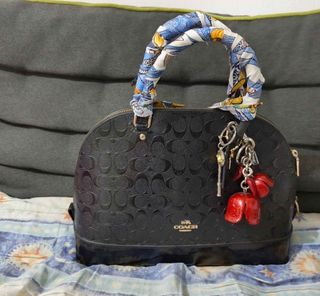 (Category: ) located in . Submitted by letteshophere (Listing ID 1444897269, Image 1). Description: .