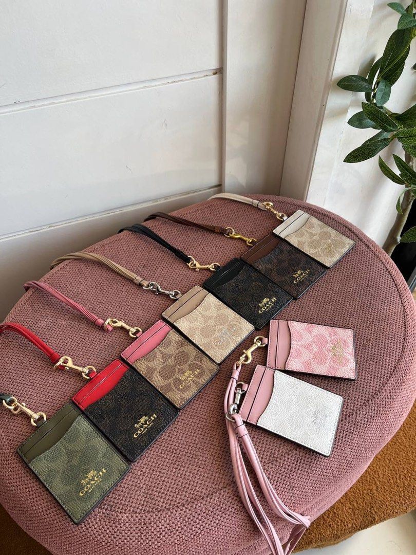 Coach ID Holder/Lace (Category: Wallets & Card holders) located in Candelaria. Submitted by pinkykeenshop (Listing ID 1444895301, Image 2). Description: .