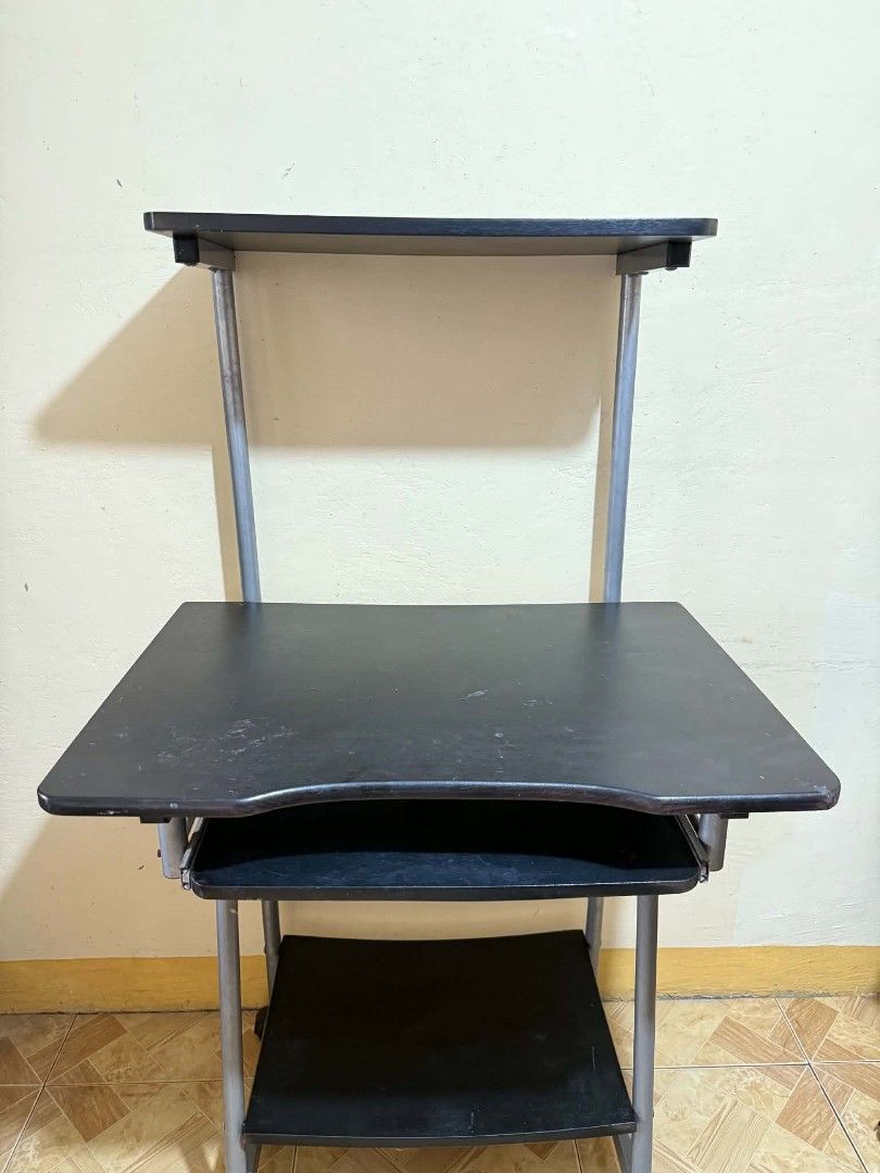 Computer Table (Category: Office Furniture & Fixtures) located in Pasig City. Submitted by yssa0907 (Listing ID 1444874193, Image 1). Description: .