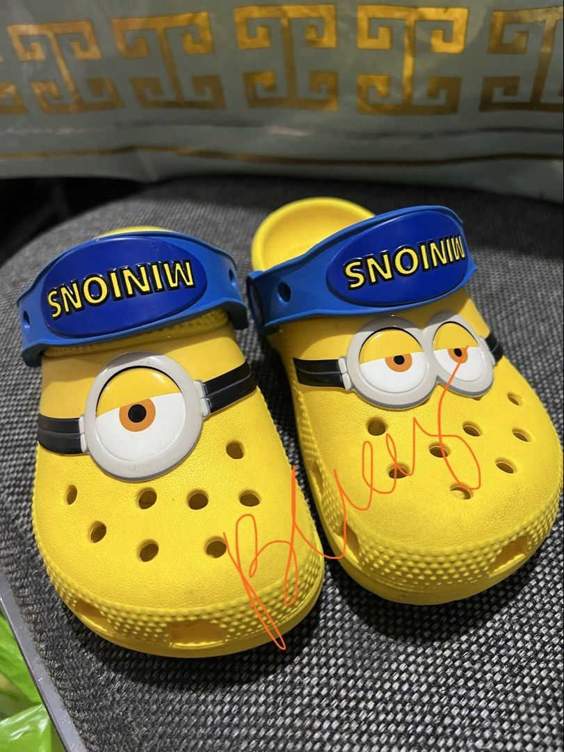 Crocs Minions size C9 unisex (Category: Babies & Kids Fashion) located in Mandaluyong City. Submitted by ms.bluey23 (Listing ID 1444949109, Image 2). Description: ✨ Authentic Crocs Kids Sandals/Clogs Fun and colorful Minions-themed Crocs perfect for everyday adventures! 🌟 Bright Yellow & Blue Colorway 🌟 Lightweight and Comfortable 🌟 Easy Slip-On Design with Heel Strap 🌟 Durable Croslite™ Material 🌟 Good used condition with normal signs of we