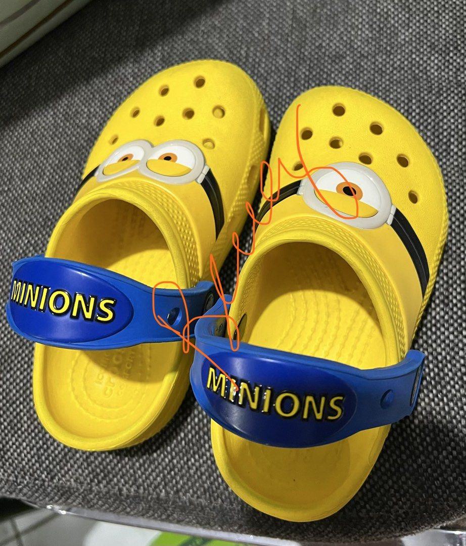 Crocs Minions size C9 unisex (Category: Babies & Kids Fashion) located in Mandaluyong City. Submitted by ms.bluey23 (Listing ID 1444949109, Image 1). Description: ✨ Authentic Crocs Kids Sandals/Clogs Fun and colorful Minions-themed Crocs perfect for everyday adventures! 🌟 Bright Yellow & Blue Colorway 🌟 Lightweight and Comfortable 🌟 Easy Slip-On Design with Heel Strap 🌟 Durable Croslite™ Material 🌟 Good used condition with normal signs of we