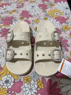 (Category: ) located in . Submitted by shopmycloset14 (Listing ID 1444911712, Image 1). Description: .