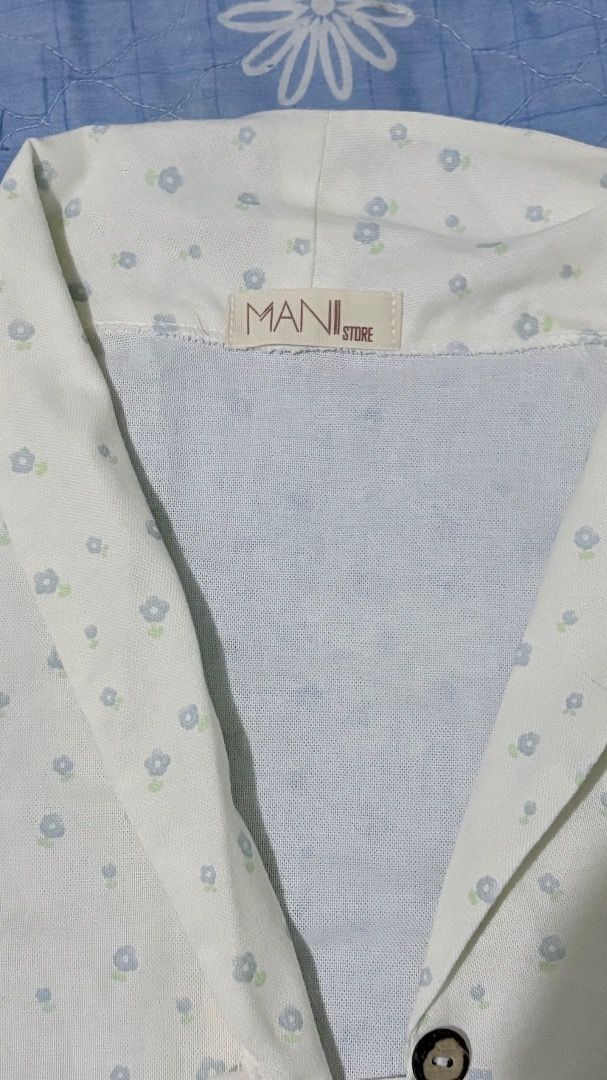 Crop polo made in Vietnam (Category: Blouses) located in Manila. Submitted by prelovedbyAngelita (Listing ID 1444950639, Image 2). Description: SRP 500 pesos but will sell it 200 pesos.