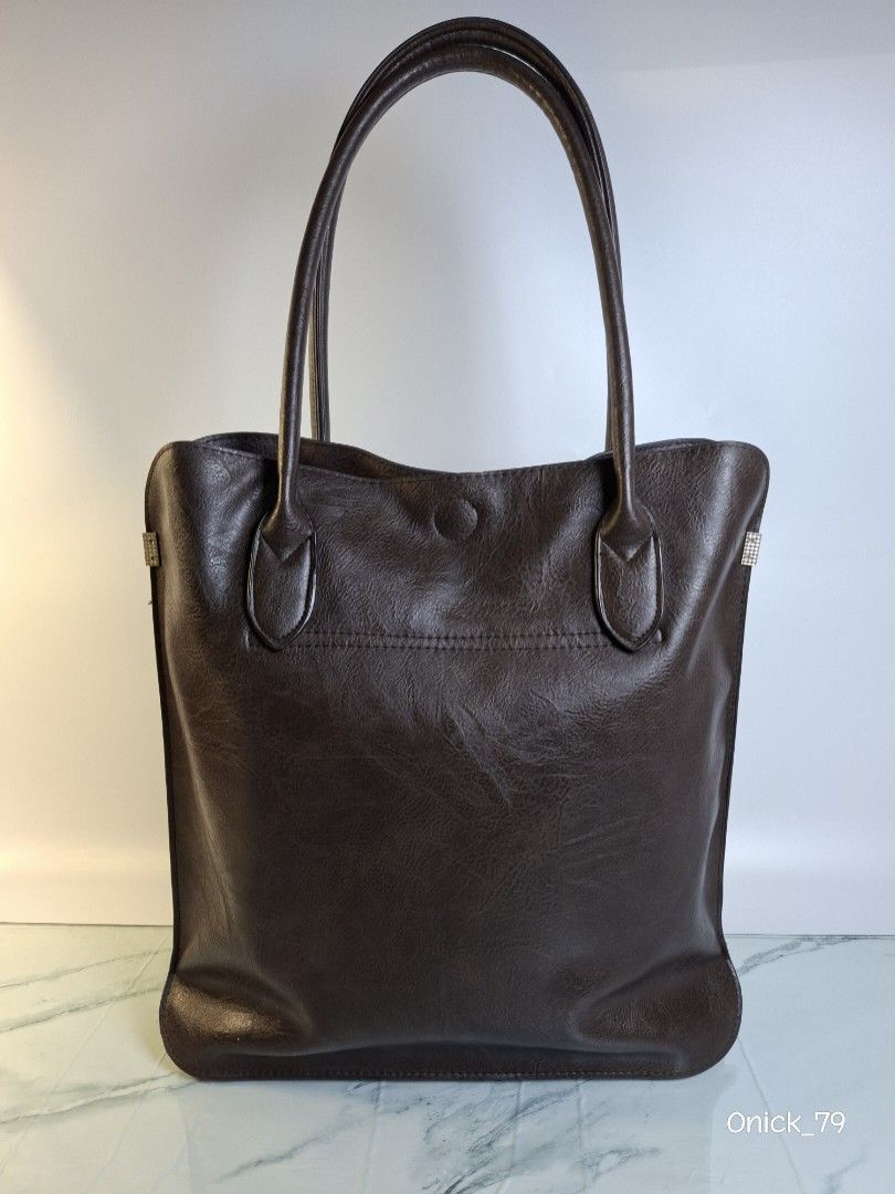 D. KELLY Brown Leather Tote Bag (Category: Tote Bags) located in Pasay City. Submitted by onick_79 (Listing ID 1444959418, Image 2). Description: The brand is D.KELLY, a Japanese fashion brand known for making stylish, highly functional everyday bags, business totes, and backpacks. The vast majority of D.KELLY's lineup is intentionally crafted from high-quality synthetic leather (PU) to keep the bags lightweight, affordable, water-resistant, and 