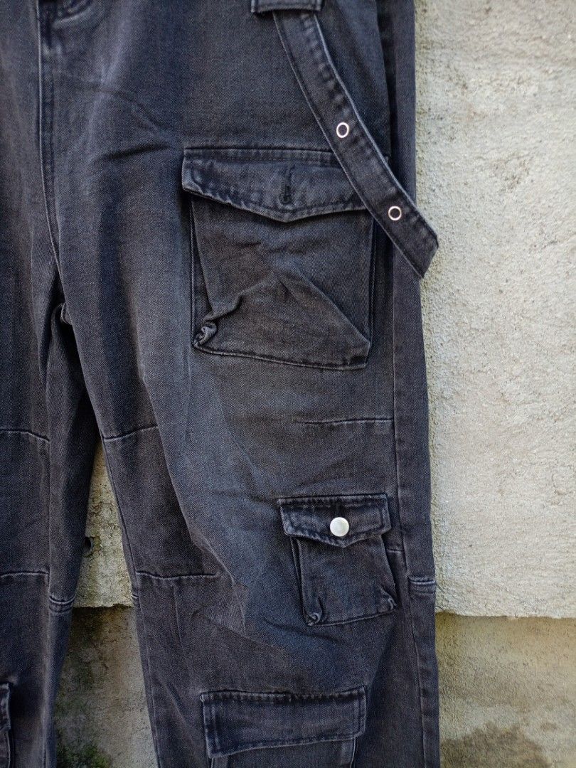 Dark Wash Denim Cargo Pants with Multiple Pockets (Category: Jeans) located in Santiago. Submitted by street.hustlin (Listing ID 1444979802, Image 3). Description: Multi Patch Baggy Pants Size - 38 in measuring tape No tags Verygood condition No major flaws PHP 500 Location Santiago City Isabela ‼️.