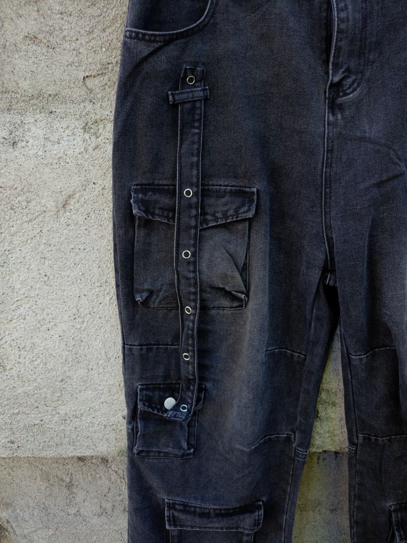 Dark Wash Denim Cargo Pants with Multiple Pockets (Category: Jeans) located in Santiago. Submitted by street.hustlin (Listing ID 1444979802, Image 2). Description: Multi Patch Baggy Pants Size - 38 in measuring tape No tags Verygood condition No major flaws PHP 500 Location Santiago City Isabela ‼️.