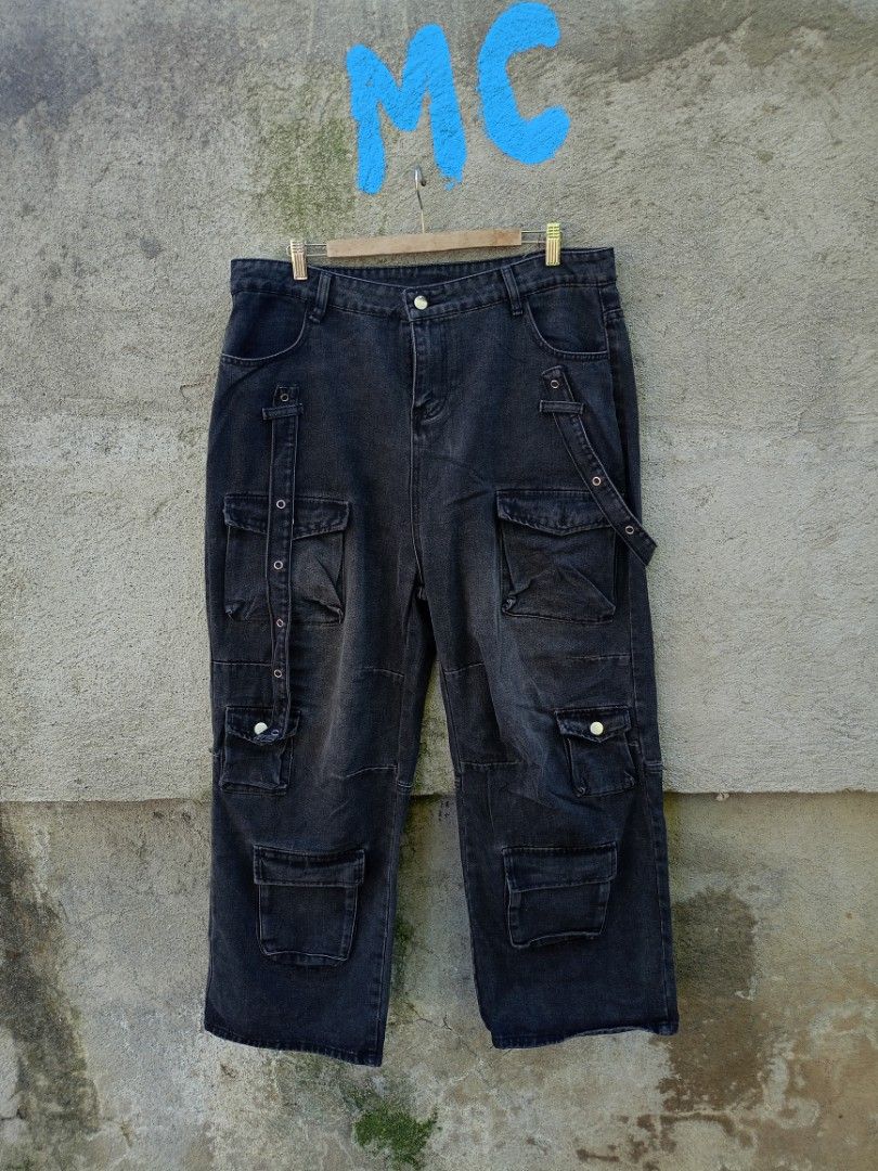 Dark Wash Denim Cargo Pants with Multiple Pockets (Category: Jeans) located in Santiago. Submitted by street.hustlin (Listing ID 1444979802, Image 1). Description: Multi Patch Baggy Pants Size - 38 in measuring tape No tags Verygood condition No major flaws PHP 500 Location Santiago City Isabela ‼️.