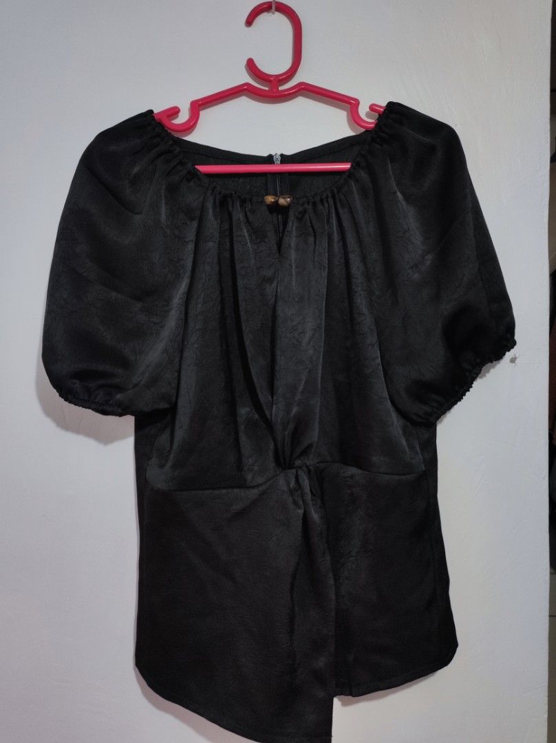 Dazy Black Satin Twist Front Top Size L (Category: Blouses) located in San Fabian. Submitted by jen01122 (Listing ID 1444952975, Image 1). Description: - Black satin top from Dazy - Elegant twist detail at the front - Gathered neckline for a sophisticated look - Short puff sleeves - Convenient zipper closure at the back - Size L - Smooth material with a slight sheen RFS: no longer my style Used once Make offer!.