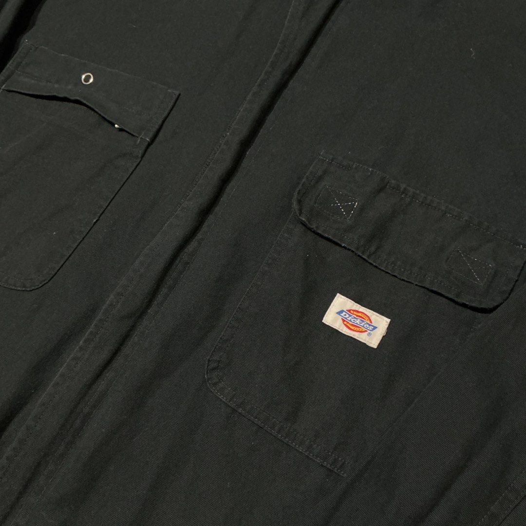 Dickies Black Work Jacket Size 4XL (Category: Coats, Jackets and Outerwear) located in Naga. Submitted by eunhasowon12391 (Listing ID 1444900114, Image 2). Description: - Classic black Dickies work jacket - Two chest pockets with button closures - Two convenient side pockets - Full zip-up front for easy wear - Adjustable strap at the waist for a customized fit - Made with durable material for long-lasting use - Versatile for both work and casual 