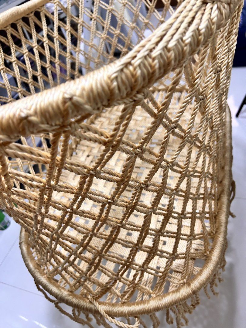 Duyan (no stand) (Category: Cots & Cribs) located in Makati City. Submitted by shaberry_01 (Listing ID 1444919866, Image 2). Description: -Almost brandnew -Malinis, never naihian -Color: Gold -masinsin / size xxl -In good condition. No damage. -payment first Can do meet up @ cash n carry/ Lrt Buendia/Vito cruz Rfs: outgrown.