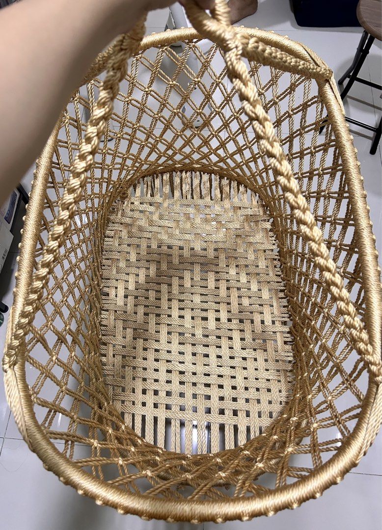 Duyan (no stand) (Category: Cots & Cribs) located in Makati City. Submitted by shaberry_01 (Listing ID 1444919866, Image 1). Description: -Almost brandnew -Malinis, never naihian -Color: Gold -masinsin / size xxl -In good condition. No damage. -payment first Can do meet up @ cash n carry/ Lrt Buendia/Vito cruz Rfs: outgrown.