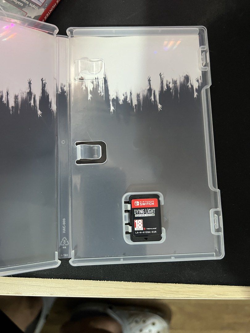 Dying Light Platinum Edition Nintendo Switch Game (Category: Nintendo) located in Makati City. Submitted by frncisp (Listing ID 1444896668, Image 3). Description: Dying Light Complete edition Comes with Old Town Map and complete stickers .