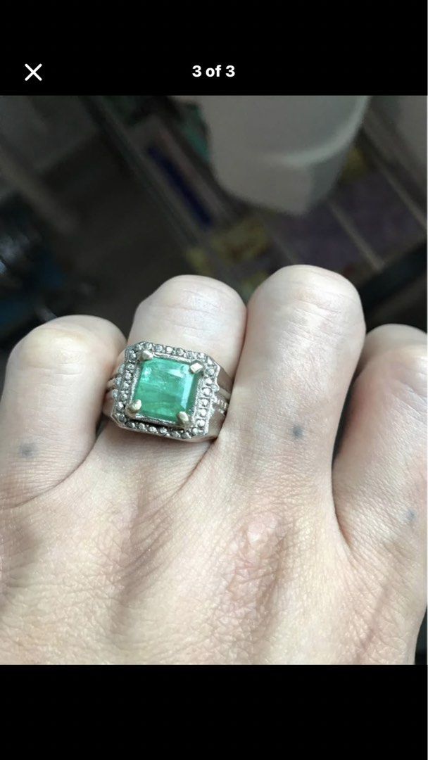 Emerald ring (Category: Jewelry) located in Singapore. Submitted by lawrencelucifer81 (Listing ID 1444928534, Image 3). Description: .