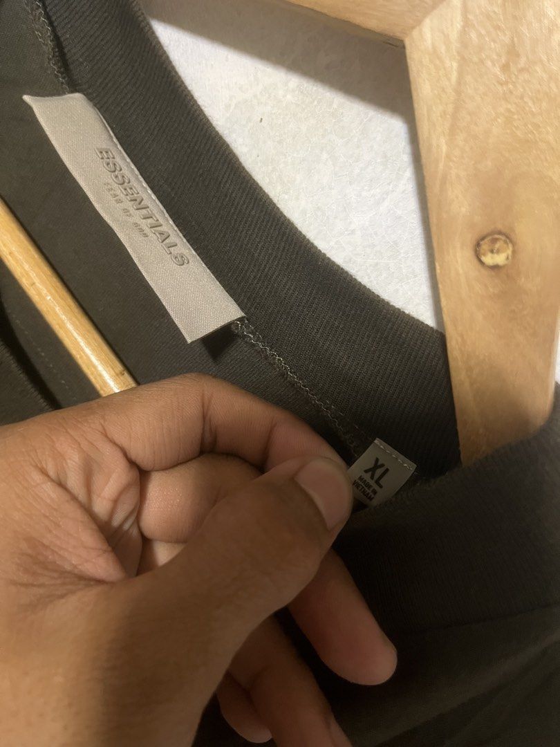 Essentials (Category: Formal Shirts) located in Anda. Submitted by jayhustla1.0 (Listing ID 1444959252, Image 3). Description: Width:24 Length:30 Color Rate: 10/10 issue: none.
