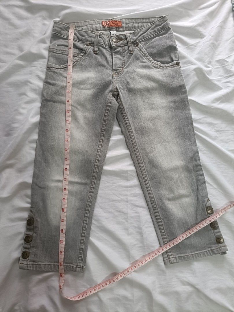 FG Jeans Grey Capris Size 25 with Button Detail (Category: Jeans) located in Quezon City. Submitted by qcard13 (Listing ID 1444875732, Image 1). Description: - Brand: FG - Style: Capri Jeans - Color: Light Grey Wash - Size: 25 for teens/petite girls - Features: Button details at hem - Occasion: Great for casual wear.