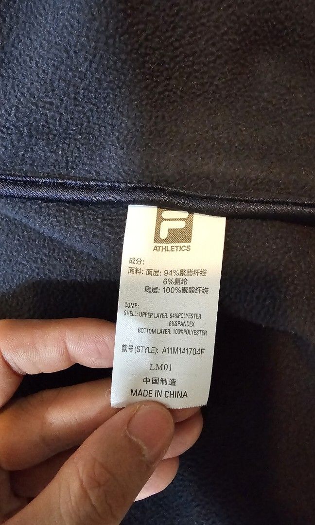 FILA Athletics Jacket/ Windbreaker 衝鋒衣 （分類：運動服裝）位於 Hong Kong。 由 mocknjay 提交（商品編號 1444983454，圖片 3）。簡介： 。