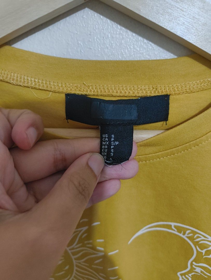 Forever 21 Celestial Yellow Crop Top (Category: Shirts) located in Quezon City. Submitted by afteruse (Listing ID 1445029676, Image 3). Description: Bought from Surplus Shop, obviously from the tag this is an F21 overrun. Fits medium to semi-large even if it says S on the tag!.