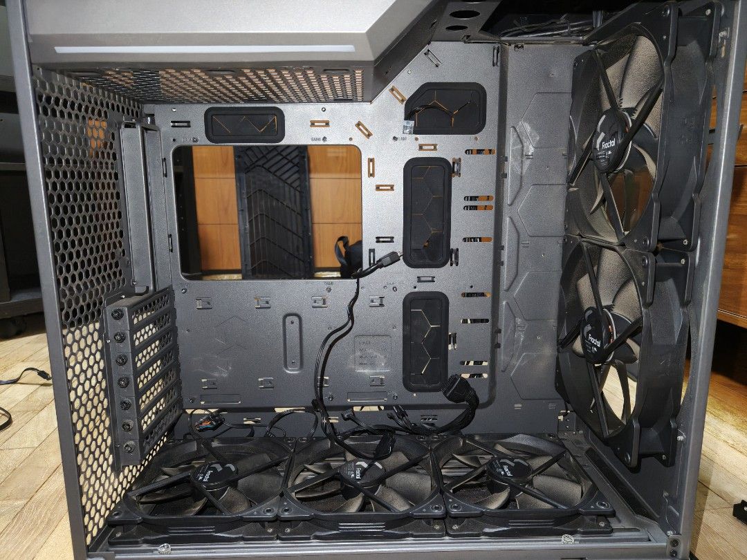 Fractal Design Torrent Dark Grey Tinted TG487909614746357764