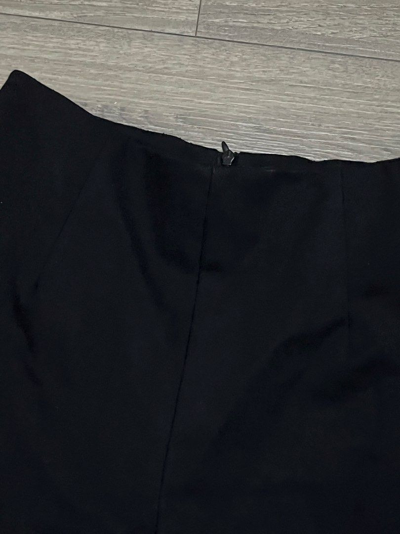[FREE] Black High-Waisted Shorts (Category: Shorts) located in Mandaluyong City. Submitted by namislounge (Listing ID 1445015996, Image 2). Description: FREE for any purchase above 300 or if buying 2 or more items - Chic black high-waist shorts - Comfortable polyester-spandex blend - Secure back zipper closure - Size L (best fits size 27) - Ideal for everyday wear.