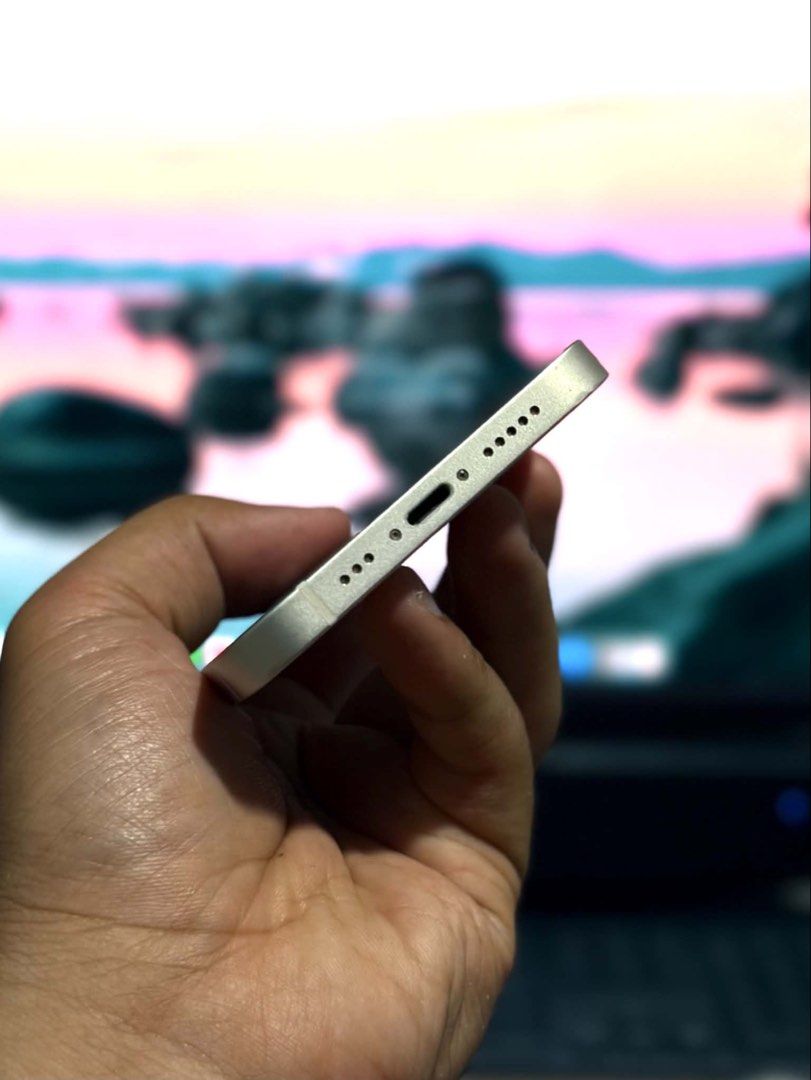 FS: IPHONE 12 (Category: iPhone 12 Series) located in Sibulan. Submitted by ortsajoreyn (Listing ID 1444875385, Image 2). Description: 10K - negotiable Iphone 12 - 64 gb White Lightly used 86% battery health Factory unlocked No repairs Free lightning cord and charger Face ID, camera, volume buttons, speakers all working Meet up - Iloilo Courier - other areas.