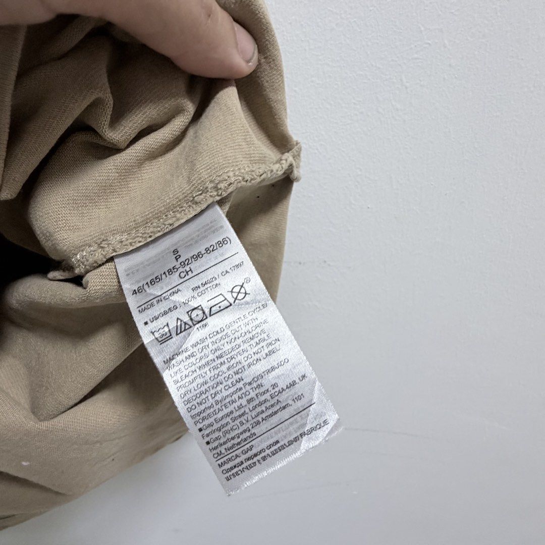 GAP (Category: Tshirts & Polo Shirts) located in Singapore. Submitted by herde (Listing ID 1444913310, Image 4). Description: .