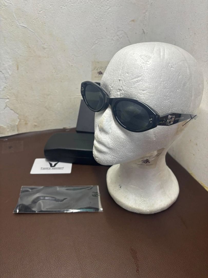 GENTLE MONSTER Vamp 01 w/ complete inclusions (Category: Vision Care) located in Bacoor. Submitted by fafofa (Listing ID 1444956900, Image 2). Description: GENTLE MONSTER Vamp 01 w/ complete inclusions Box, Case, card, and lens cloth Curved Oval Sunglasses in Black Acetate 2025 Collection Black Acetate Frame Black Lenses Oval Shape Lenses Block 99.9% of UV Rays Manufacturer & Importer: IICOMBINED CO., LTD. Country of Manufacturer: China.