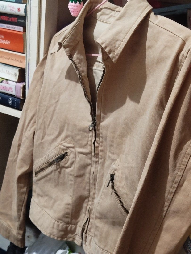 Guess Jeans Beige Zip-Up Jacket (Category: Coats, Jackets and Outerwear) located in Caloocan City. Submitted by sunrizel (Listing ID 1444967524, Image 2). Description: - Guess Jeans cool beige jacket - Zip-up front closure - Zippered pockets on chest and sleeves - Made with comfortable stretch fabric - Ideal for casual wear 📦 ships from North Caloocan 🧾 Maya or bank transfer (Gotyme).