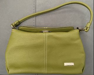 (Category: ) located in . Submitted by oh_me_oh_my_preloved1 (Listing ID 1444904930, Image 1). Description: .