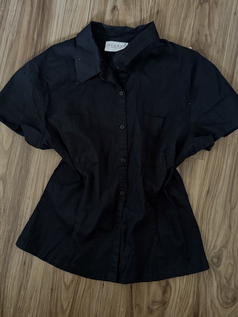 hennes button up blouse (Category: Blouses) located in Taguig. Submitted by wishforyourdream (Listing ID 1444944613, Image 1). Description: thrifted this on ig but it doesn’t really fit me well:( fits bust36 originally bought 550 .