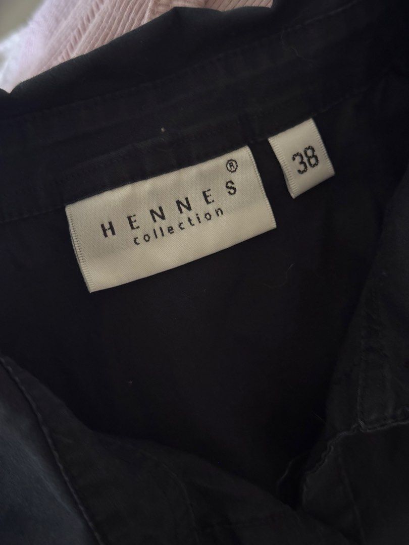 hennes button up blouse (Category: Blouses) located in Taguig. Submitted by wishforyourdream (Listing ID 1444944613, Image 2). Description: thrifted this on ig but it doesn’t really fit me well:( fits bust36 originally bought 550 .