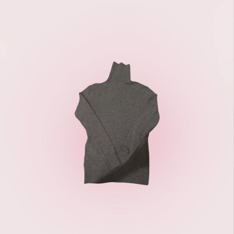 H&M Beige Turtle Neck Long Sleeve (Category: Coats, Jackets and Outerwear) located in Manila. Submitted by mxnlessandra (Listing ID 1436491141, Image 1). Description: L: 25, W: 18 Sleeves: 25 Size S on Tag — MOP: GCash only — MOD: J&T or Lalamove — DF c/o of buyer — Location: Pasig .