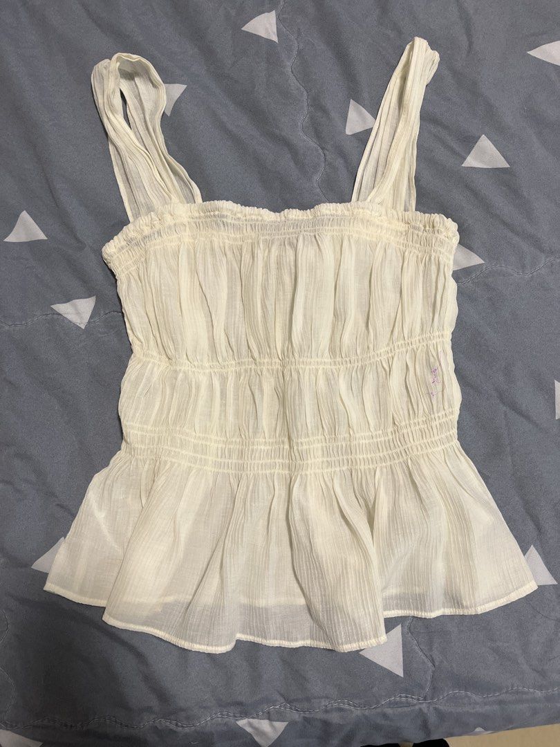 H&M Cream Crepe Peplum Top (Category: Sleeveless) located in Caloocan City. Submitted by smolgirlfits (Listing ID 1444997111, Image 3). Description: - Cream crepe peplum top - Square neckline - Smocked bodice - Tiered peplum hem - Wide shoulder straps - Perfect for a chic, casual look - Pairs well with skirts or trousers SRP1,549.