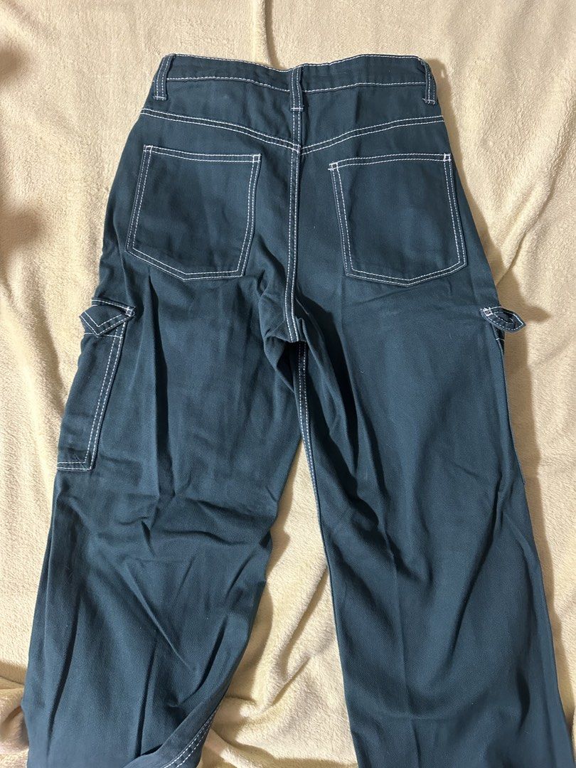 H&M Dark Green Contrast Stitch Cargo Jeans (Category: Other Bottoms) located in Quezon City. Submitted by hey.rhiptide (Listing ID 1444935375, Image 3). Description: pic is a similar style & fit open to haggling ! wide leg fit + white contrast stitch.