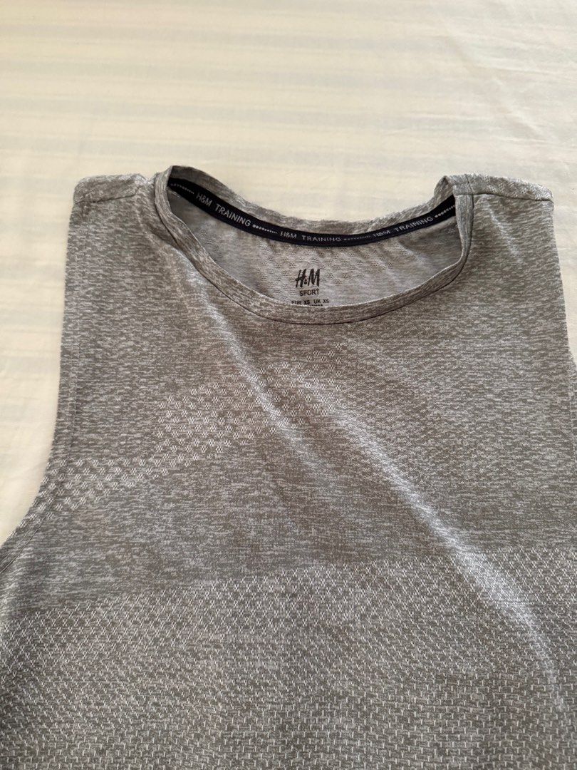 H&M grey sleeveless workout top (Category: Activewear) located in Santa Rosa. Submitted by declutterwivme (Listing ID 1444891863, Image 3). Description: Haven’t been wearing & spring cleaning. Rly light and airy! Used to love wearing for boxing .