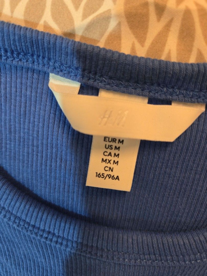 H&M Ribbed Tank Top Blue Size M (Category: Sleeveless) located in Quezon City. Submitted by mrstan777 (Listing ID 1444994998, Image 2). Description: - H&M Blue Ribbed Tank Top - Size: Medium (M) - Material: Comfortable and stretchy - Style: Great for layering or wearing solo - Versatile: Easily pairs with jeans or shorts - Wardrobe essential.