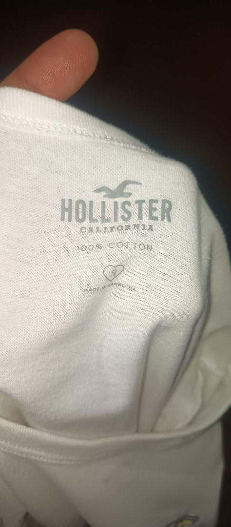 HOLLISTER WHITE SHIRT (Category: Looking For) located in Makati City. Submitted by egsdhadghas (Listing ID 1445042475, Image 2). Description: IN EXCELLENT CONDITION. SIZE XSMALL TO SMALL.