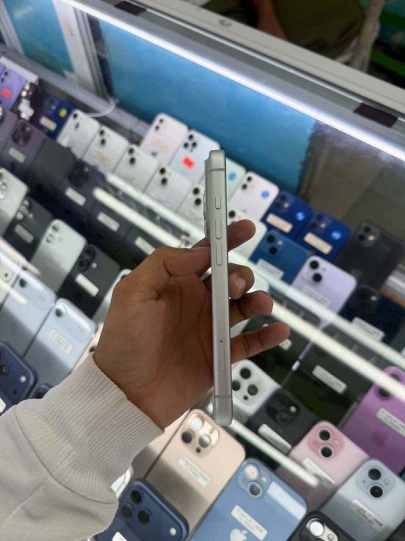 Iphone 17 Pro 1TB FU NTC 100% BH (Category: iPhone 17 Series) located in San Juan City. Submitted by keannagadgetph (Listing ID 1444990662, Image 3). Description: Available for today's. IPhone 17pro 1tb 100% bh Factory unlock Makinis Orig box Ntc approved Accepting swap / Trade in / installment / walk in For fast transaction 09777177470 look for alyanna Fb page : javeds gadget shop.