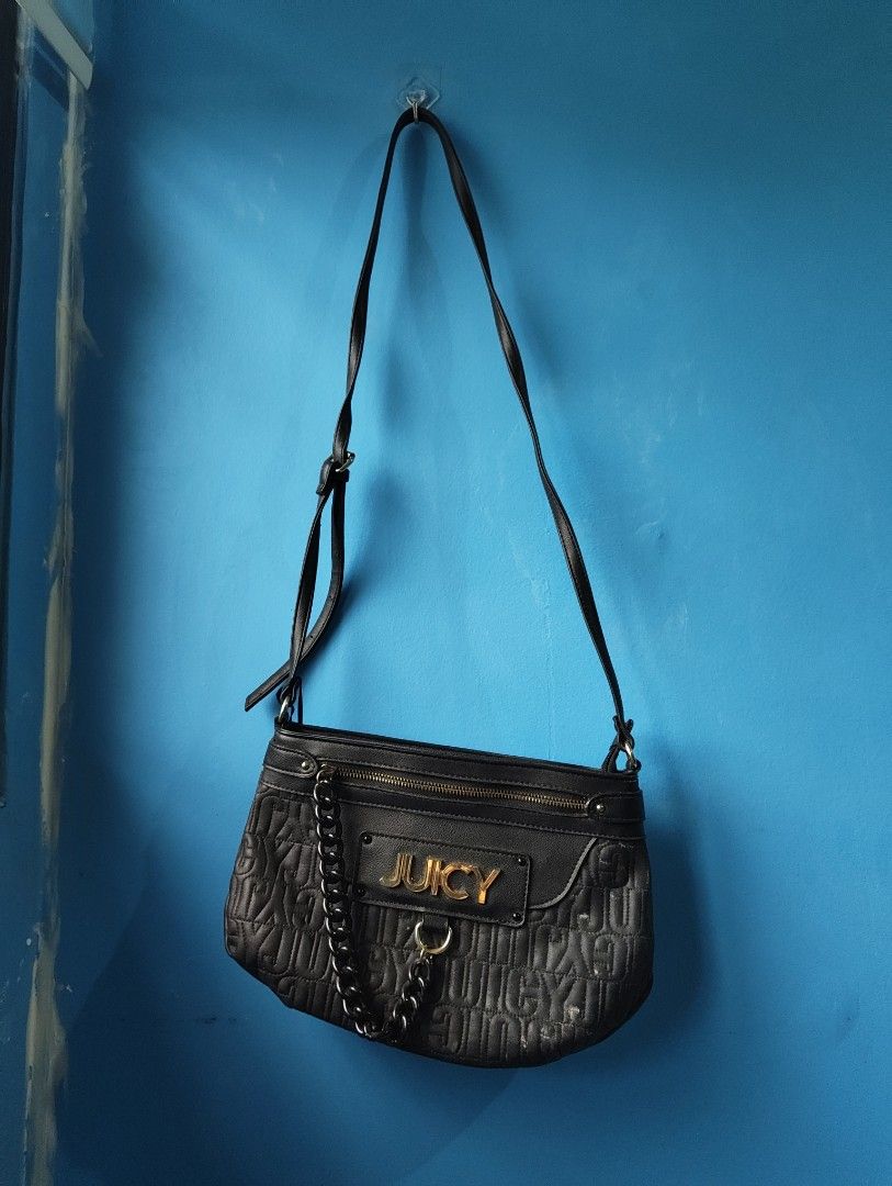 Juicy Couture Shoulder Bag (Category: Luxury Bags & Wallets) located in Muntinlupa City. Submitted by ea.decluttr (Listing ID 1444870575, Image 2). Description: (Authentic) Juicy Couture Shoulder Bag - Sign of usage only.