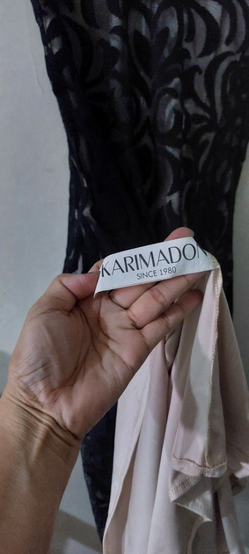 KARIMADON Black Lace Overlay Evening Gown (Category: Evening dresses & gowns) located in Manila. Submitted by happytree.1e62c1 (Listing ID 1444923359, Image 2). Description: - Stunning black evening gown - Features an intricate lace overlay - Flattering V-neckline - Chic criss-cross straps at the back - Slightly flared hem for a graceful silhouette - Ideal for formal events, parties, or special occasions - From the reputable brand KARIMADON (esta