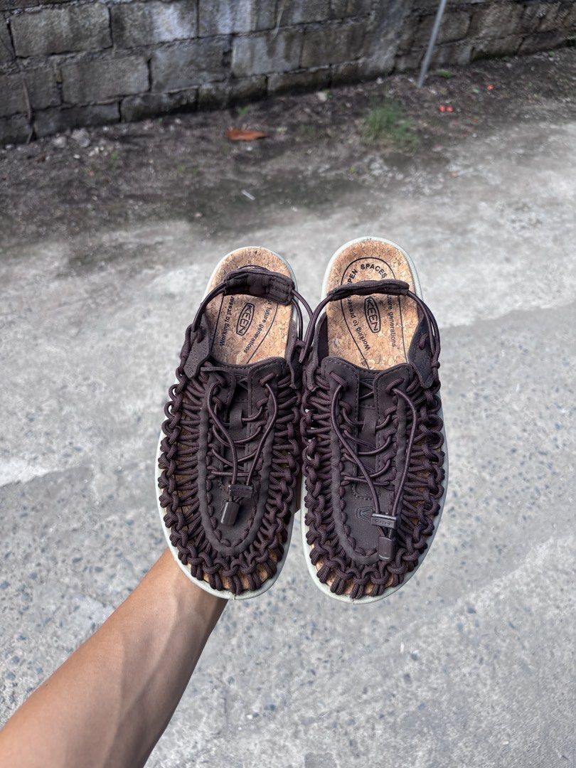 Keen Uneek ll Convertible Java Java. (Category: Slippers & Slides) located in Bacoor. Submitted by jewa333 (Listing ID 1445012019, Image 1). Description: Keen Uneek ll Convertible Java Java. Size 6.5 US Mens 24.5cm 8 US Women’s 24.cm Pristine Condition Issue: None 🏷️2,500 only. Ganda nito as in! ——————————————- Product Description 👇🏻 Sandal or slide, you decide. The original open-air sneaker sandal is more adaptable than ever with an easy-to-c
