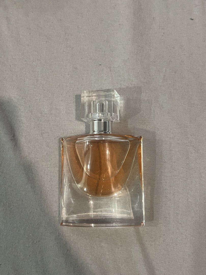 Lancome La Vie Est Belle Eau de Parfum (Category: Fragrance & Deodorants) located in Tarlac. Submitted by leyna_aa (Listing ID 1445010984, Image 1). Description: - Lancome La Vie Est Belle Eau de Parfum - Classic, warm amber fragrance - Elegant square bottle with a clear cap - Versatile for everyday wear or special events.