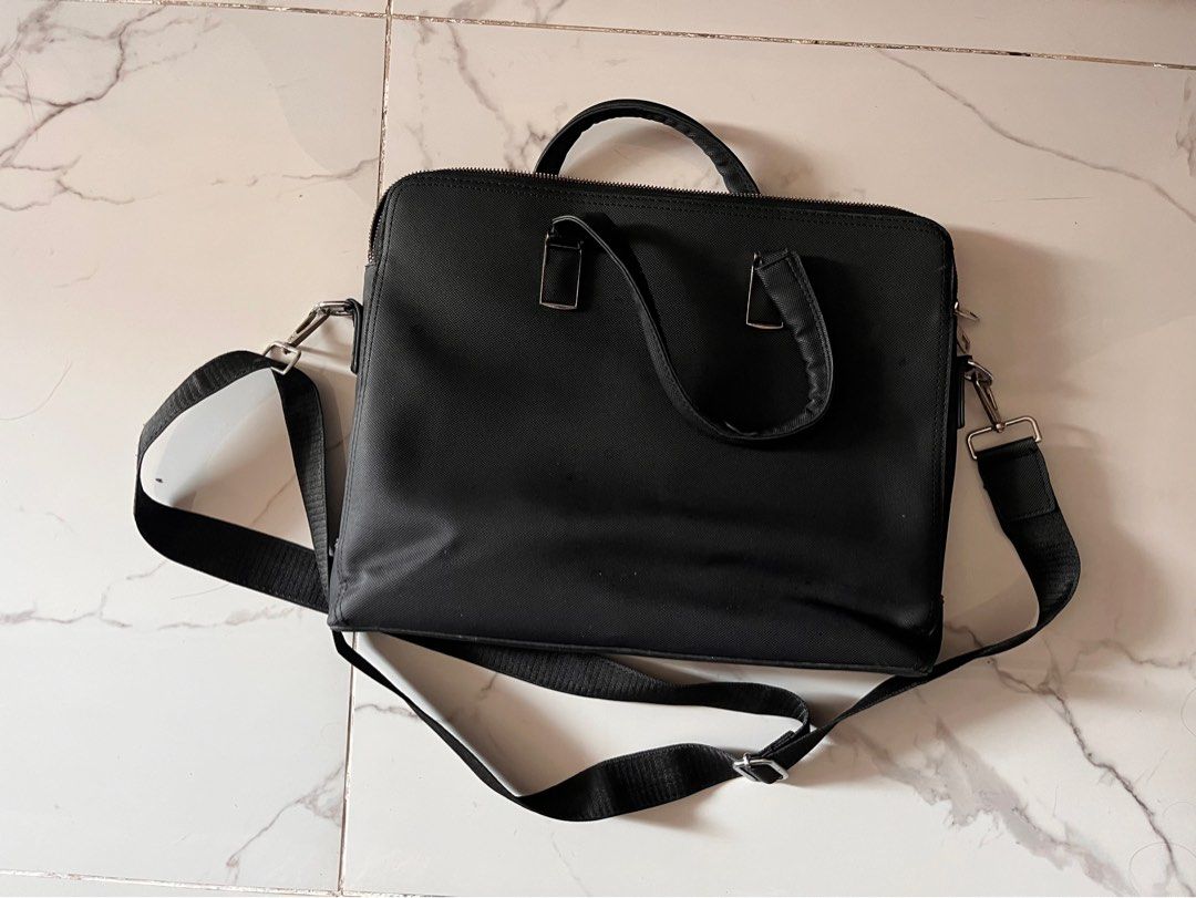 Laptop bag Leather (Category: Laptop Bags & Sleeves) located in Quezon City. Submitted by shop_sobi (Listing ID 1444927323, Image 2). Description: Leather, great durable quality, adjustable straps. Thick and high qual rfs: not using anymore.
