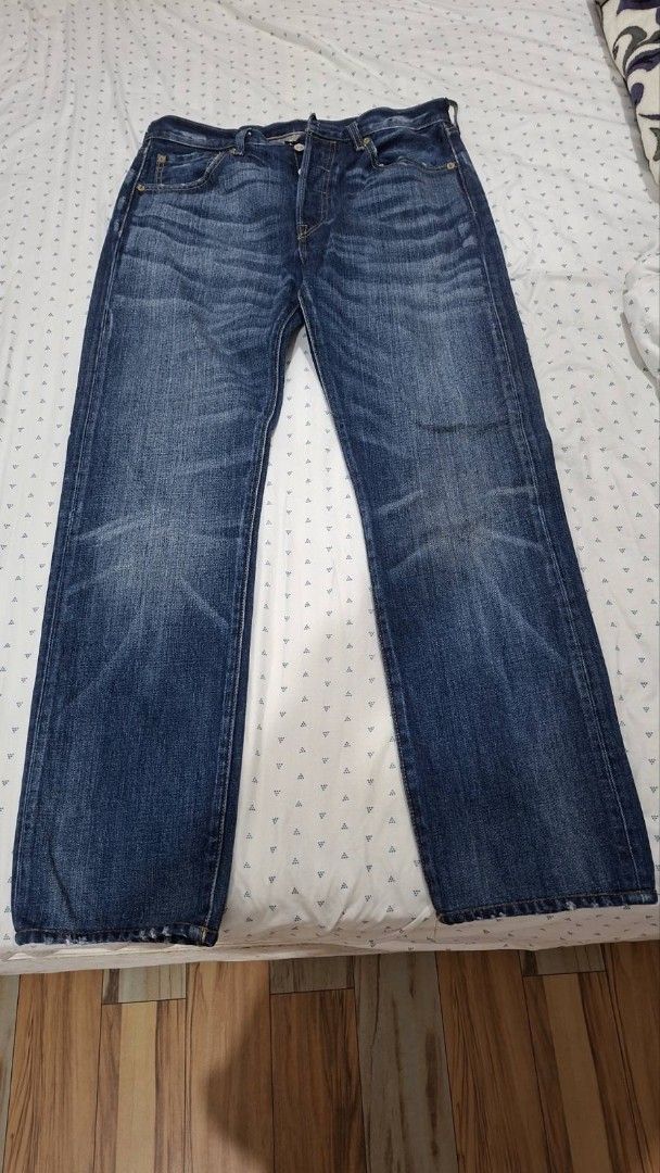 Levi's 501 Jeans W31 L32 (Category: Jeans) located in Las Pinas. Submitted by bellaprima888 (Listing ID 1444891427, Image 3). Description: - Classic Levi's 501 jeans - Dark wash blue denim - Button fly closure - Size: W31 L32 - Lightly used - Features natural fading and wear on legs for a vintage aesthetic - Ideal for everyday wear.