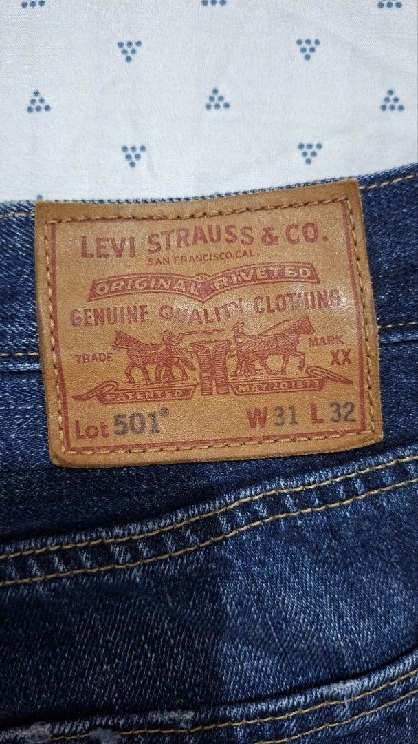 Levi's 501 Jeans W31 L32 (Category: Jeans) located in Las Pinas. Submitted by bellaprima888 (Listing ID 1444891427, Image 2). Description: - Classic Levi's 501 jeans - Dark wash blue denim - Button fly closure - Size: W31 L32 - Lightly used - Features natural fading and wear on legs for a vintage aesthetic - Ideal for everyday wear.