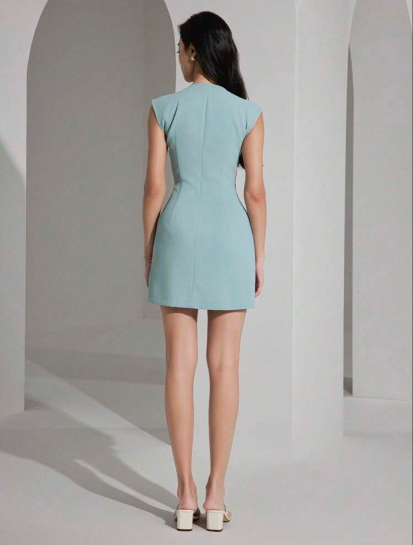 Light Blue Button-Up Mini Dress (Category: Dresses) located in Quezon City. Submitted by pgv18 (Listing ID 1445033910, Image 2). Description: .