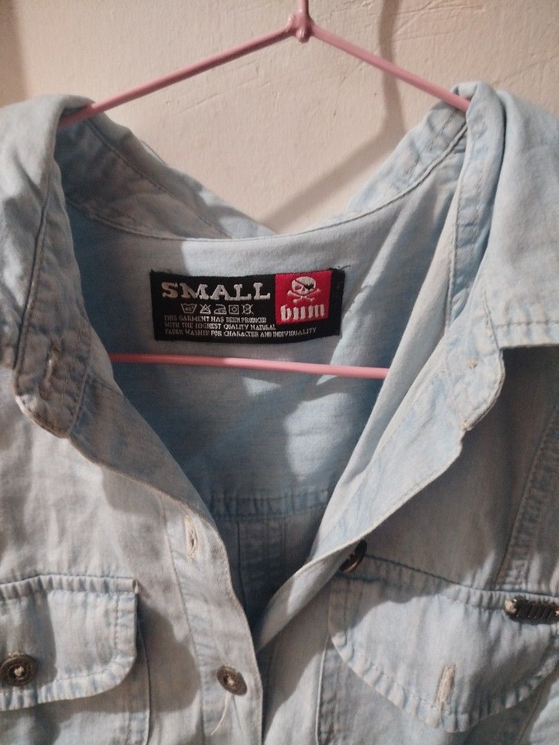 Bum Light Blue Denim Long Sleeve Shirt (Category: Tshirts & Polo Shirts ) located in Caloocan City. Submitted by sunrizel (Listing ID 1444971939, Image 3). Description: - Light blue denim shirt - Long sleeves with button cuffs - Two chest pockets with button closures - Button-up front - Tag size: Small - Ideal for casual wear or layering - Missing two buttons, hence the price reduction 📦 ships from North Caloocan 🧾 Maya or bank transfer (Gotyme