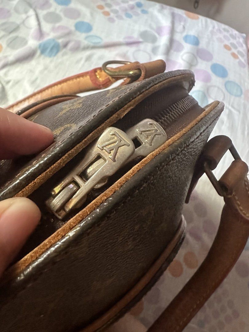 Louis vuitton (Category: Luxury Bags & Wallets) located in Cainta. Submitted by 3rd_street.onlineshop (Listing ID 1444948751, Image 3). Description: Oxidation & rubber lining, metal hardwares vintage look Faded From japan Sf not included Payment first.